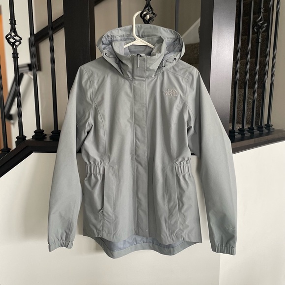 The North Face Women’s Resolve Parka Jacket - Picture 4 of 7